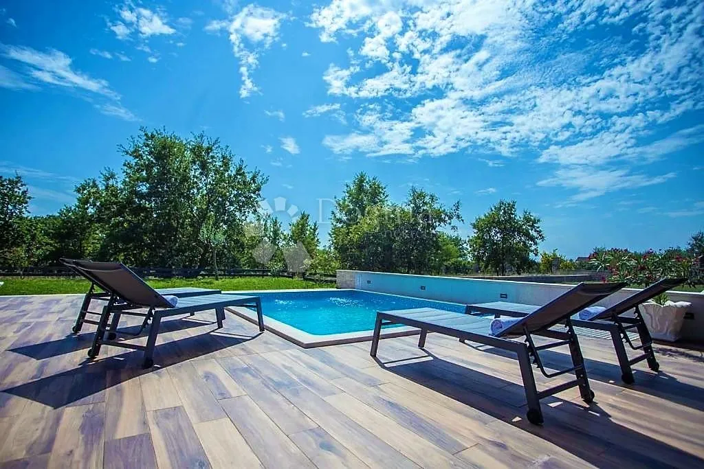 ljupka prizemnica sa bazenom, okolica poreča - slika 5