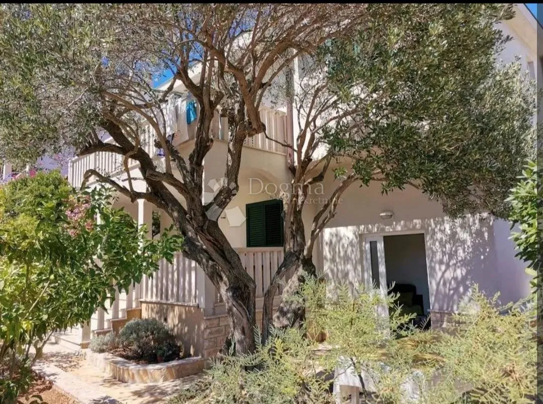 kuća sa 4 apartmana 100 metara od mora - slika 7