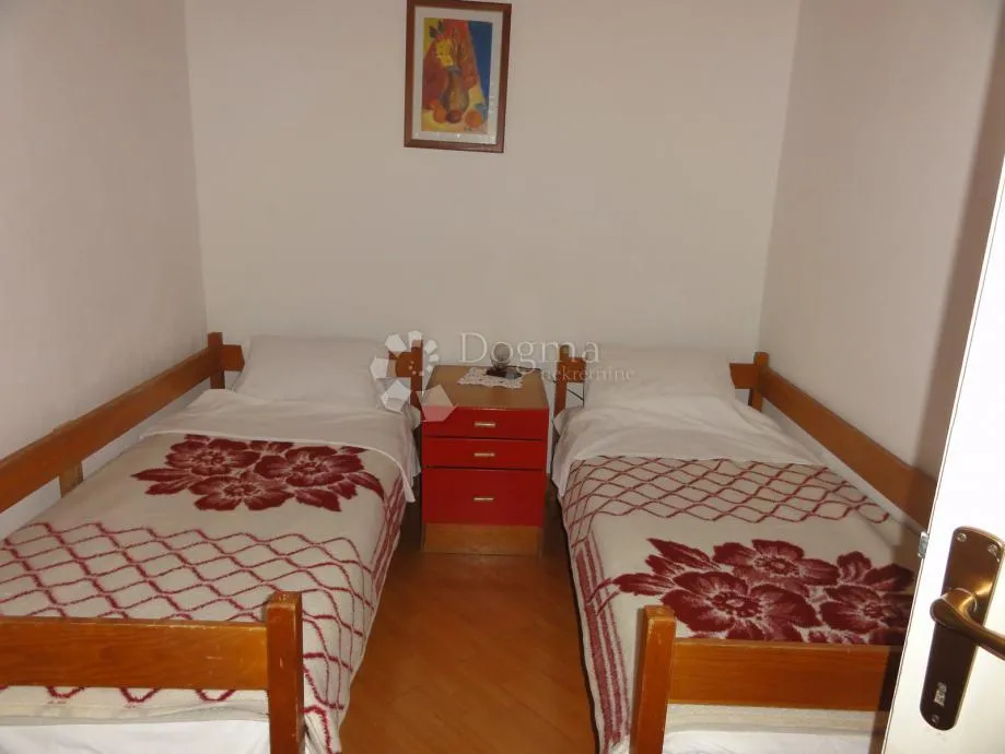 kuća sa dva stana - slika 2
