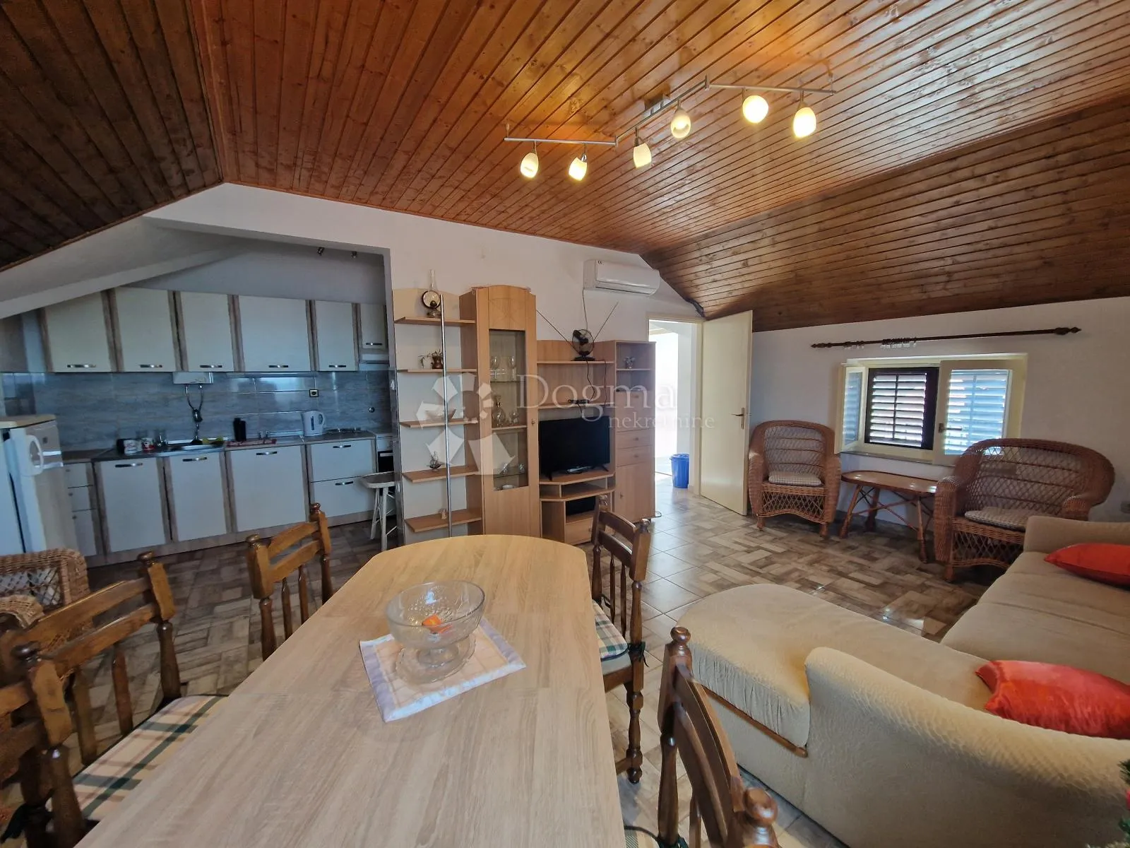 samo u dogmi - kuća s tri stana - prilika - slika 8