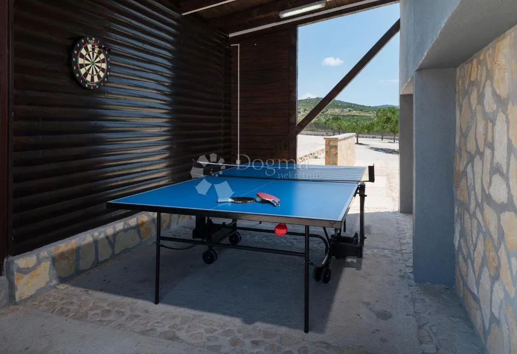 brač,milna - luksuzna vila s bazenom i sportskim sadržajima - slika 22
