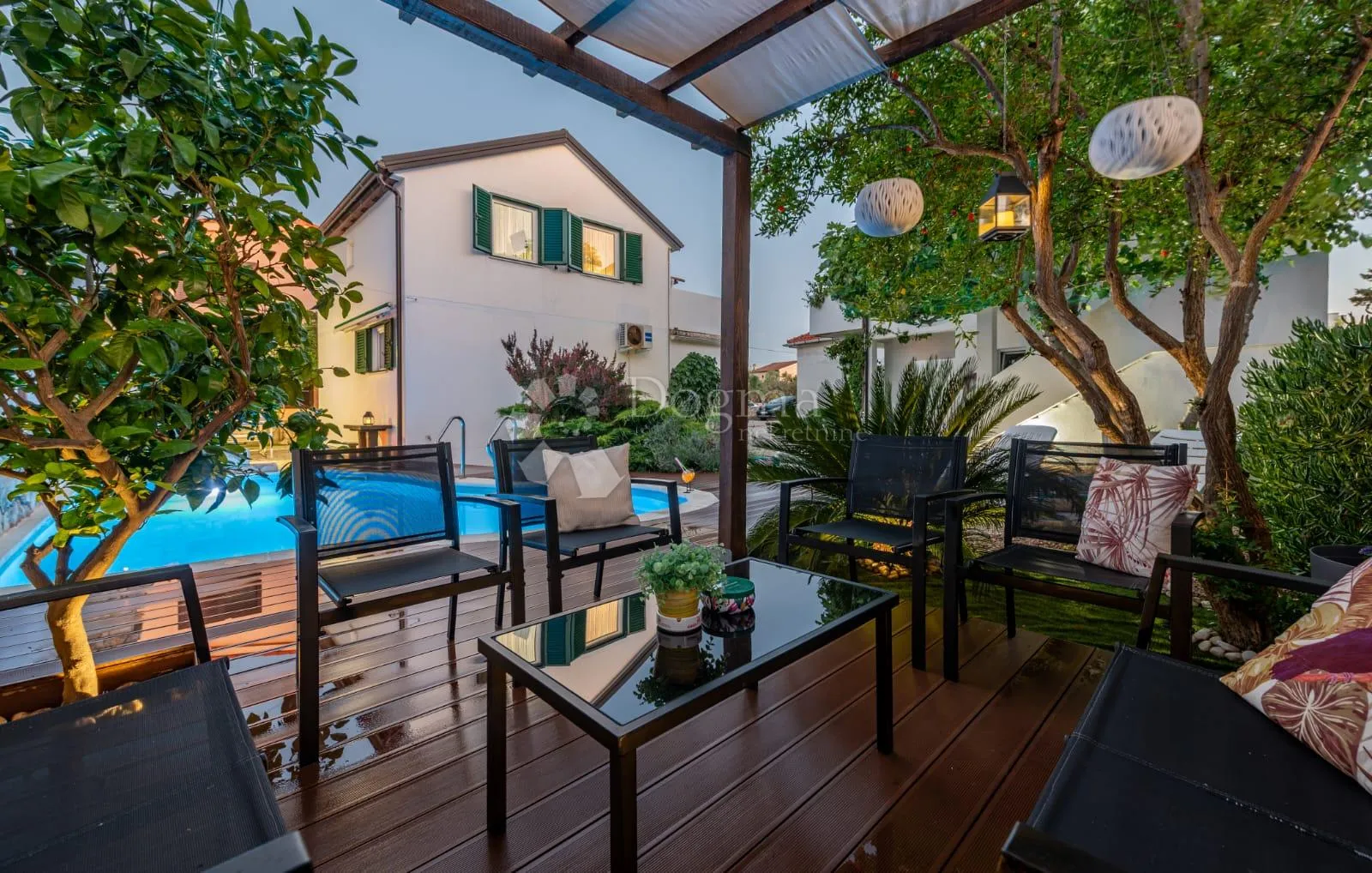 tri apartmana s bazenom - slika 37