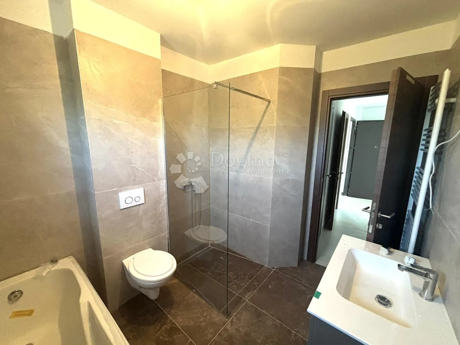 penthouse nadomak mora i s impresivnim terasama i s uporabnom dozvolom - slika 10