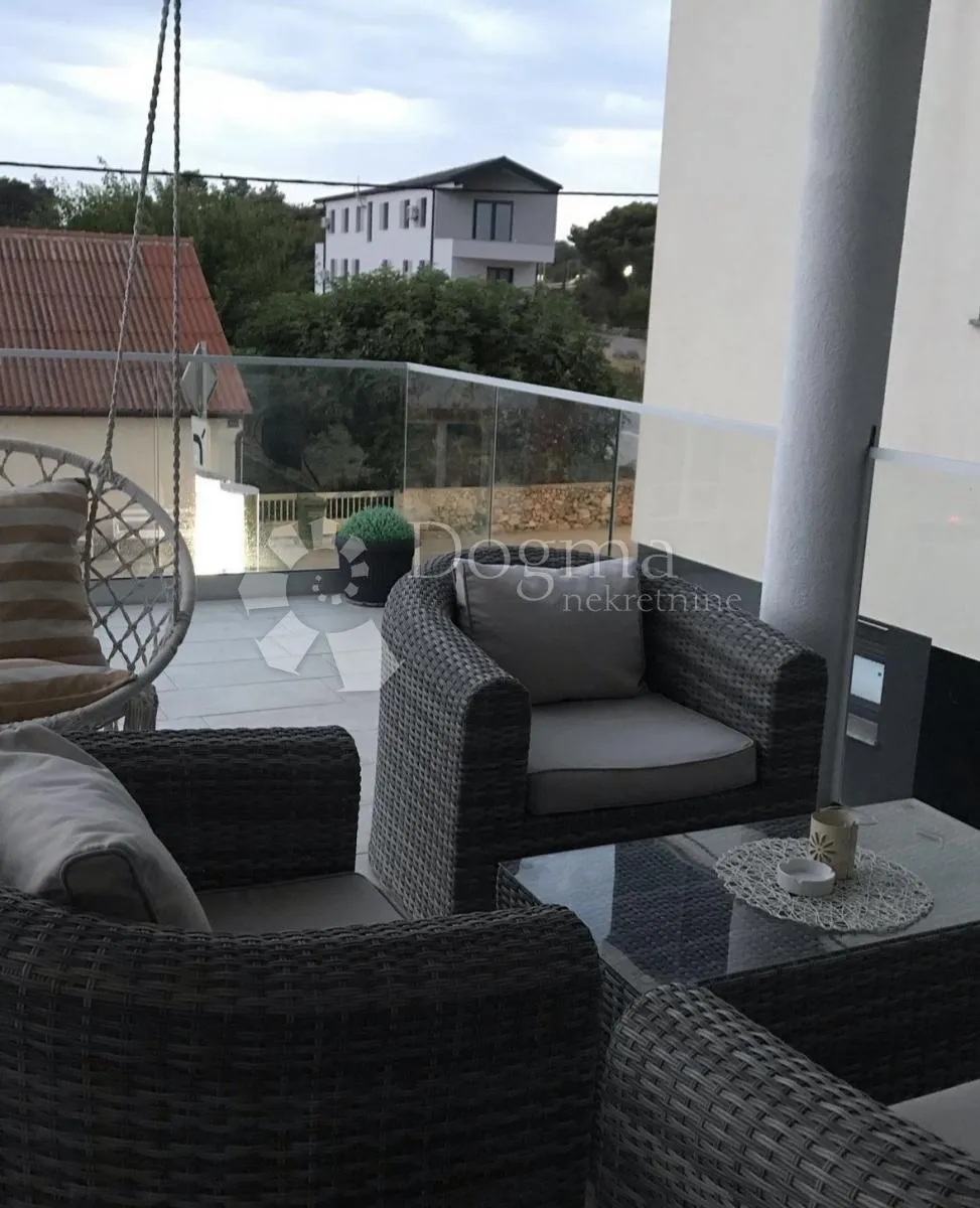 prodaje se kat kuće s dva moderno namještena apartmana centar vira - slika 5