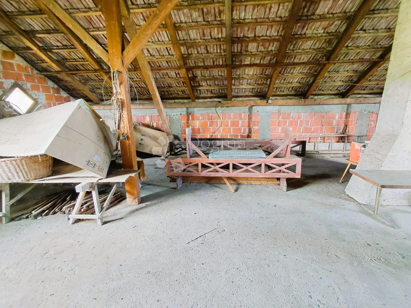 kuća 360m2 s građevinskim zemljištem donje ladanje - slika 11