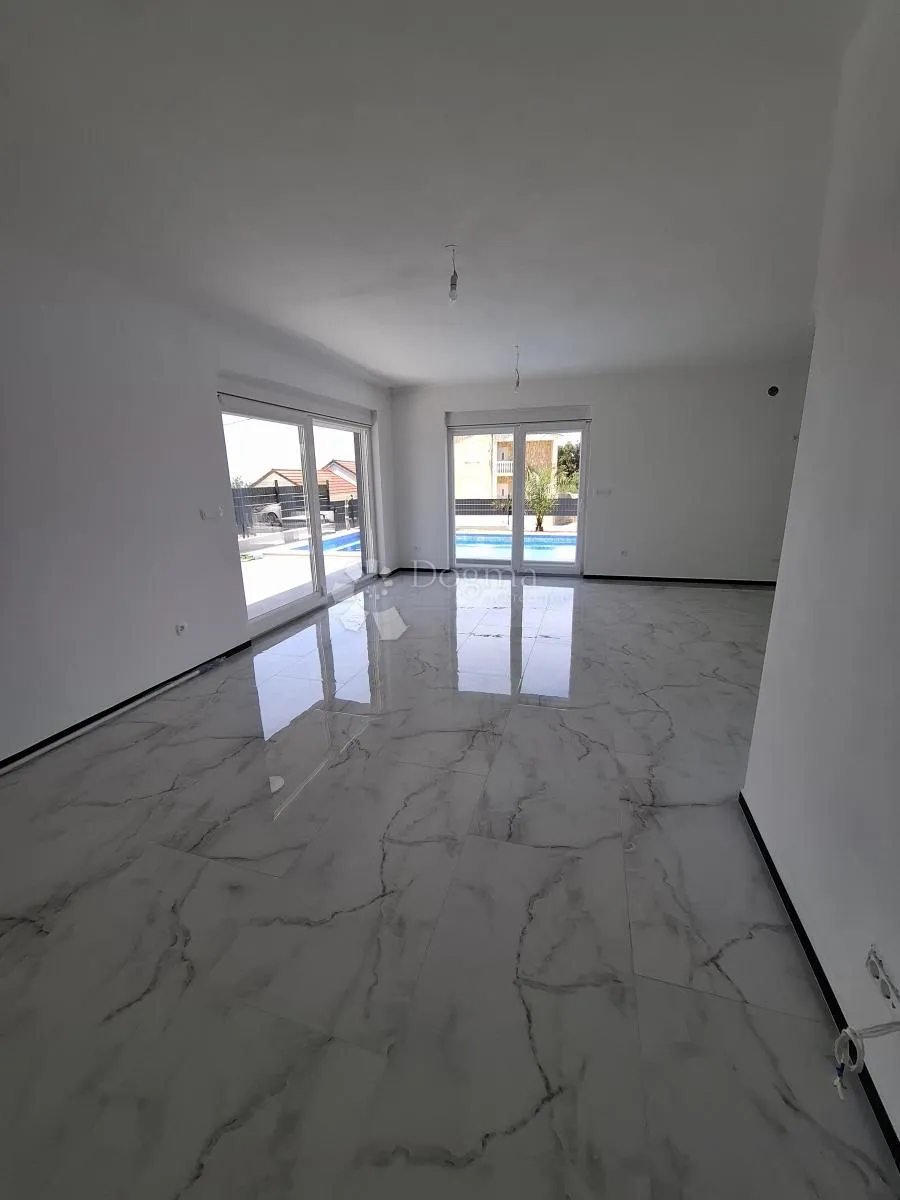 moderna vila sa bazenom - slika 18