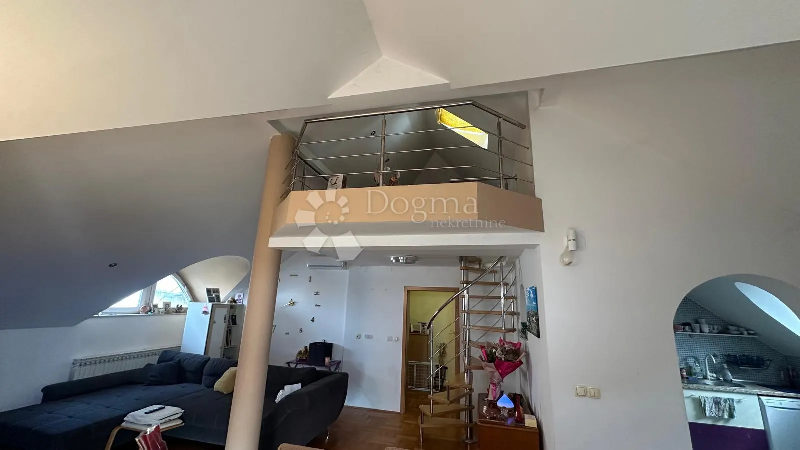 prodaja kuće, sesvete, 252m2 - slika 12