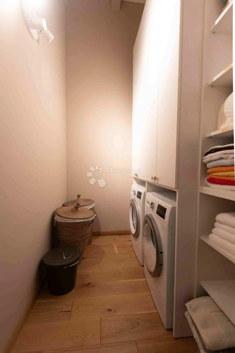 renovirana kamena kuća s bazenom - slika 32