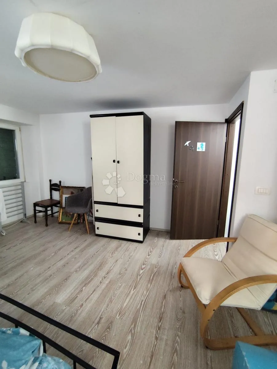 stan u kamenoj kući prvi red do mora - slika 12