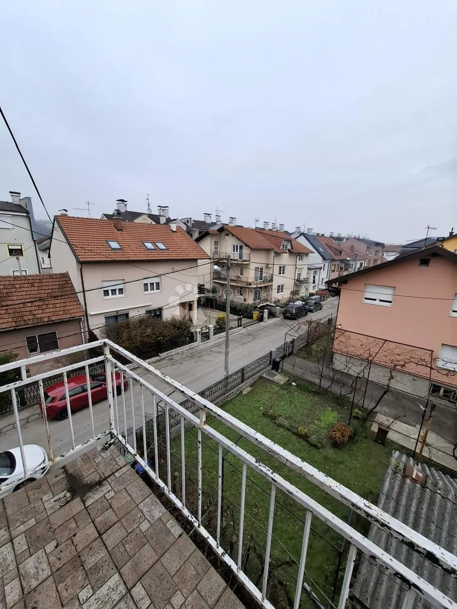 obiteljski dom s dvorištem i garažom – kustošija - slika 18