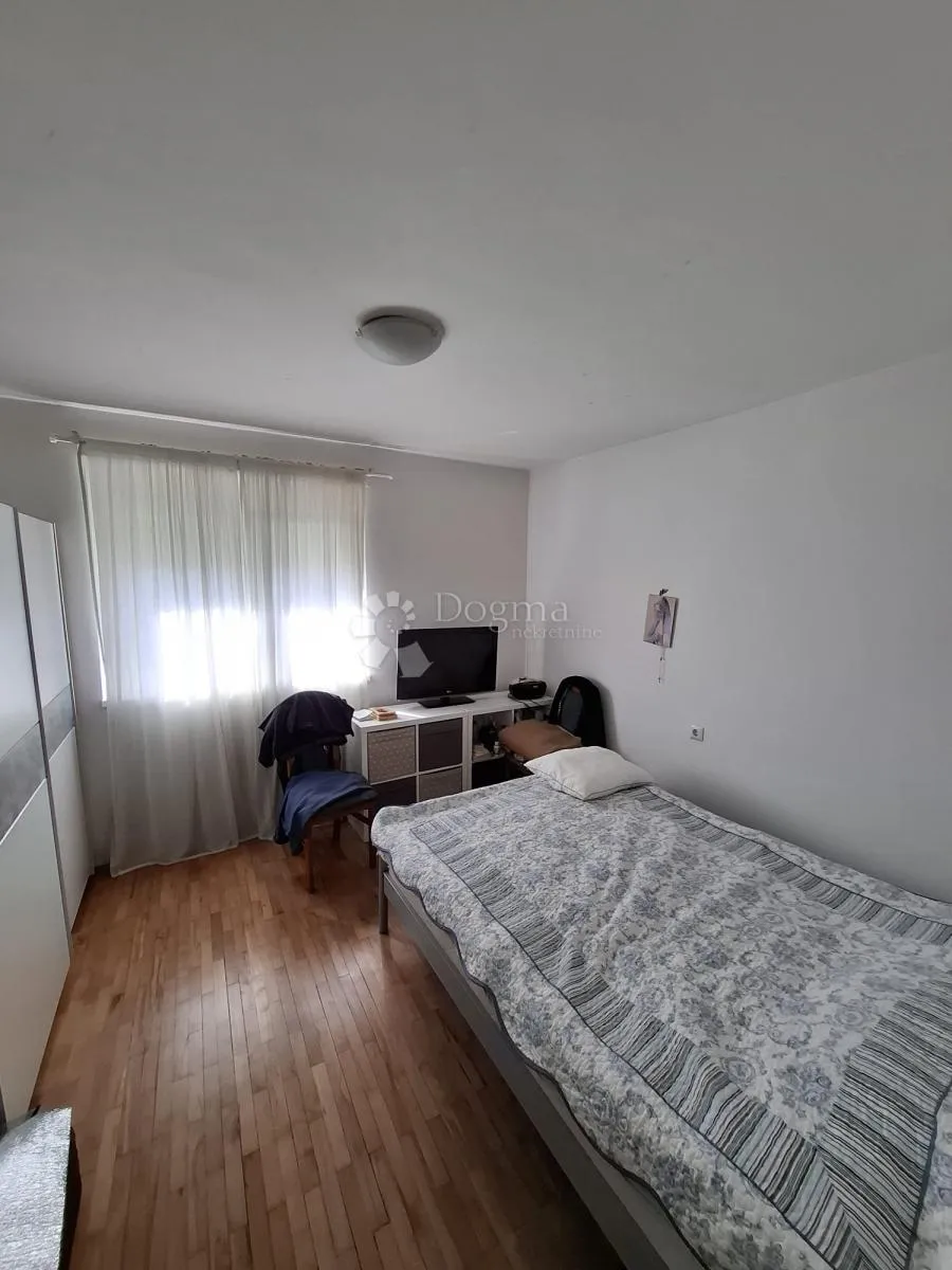 kuća s dvorištem vrapče, parcela 240 m², 2 cjeline - slika 6