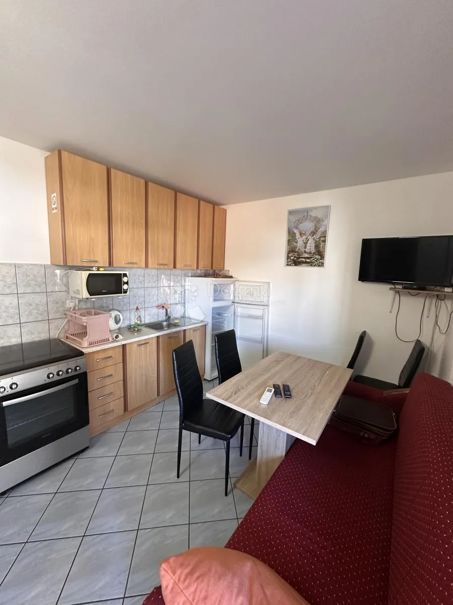vir kuća sa 8 apartmana uhodana u posao sa turizmom - slika 19