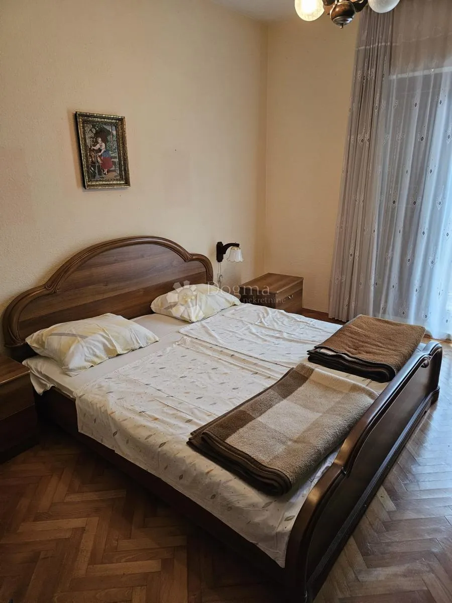 poreč - kuća sa dva stana i studio apartmanom - slika 11