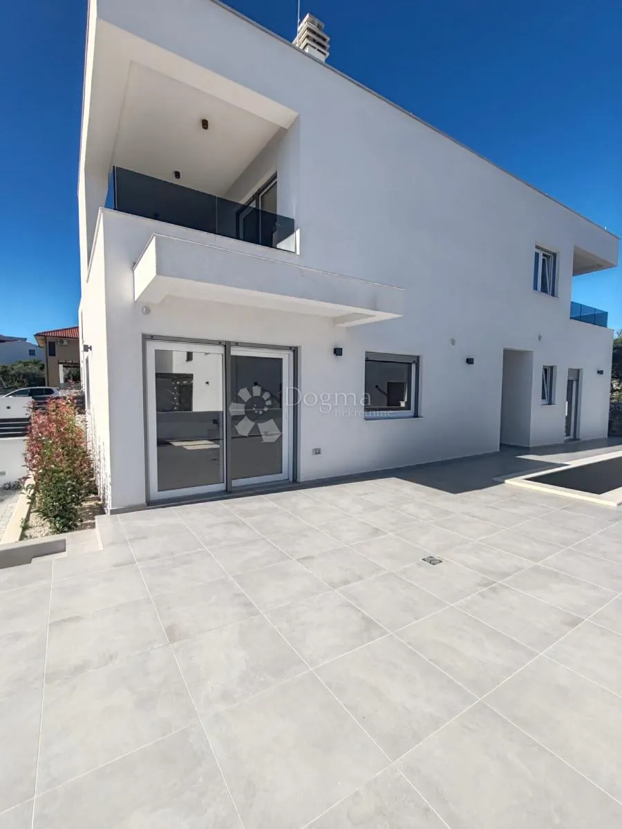 vodice - novoizgrađena, atraktivna kuća s bazenom - slika 4