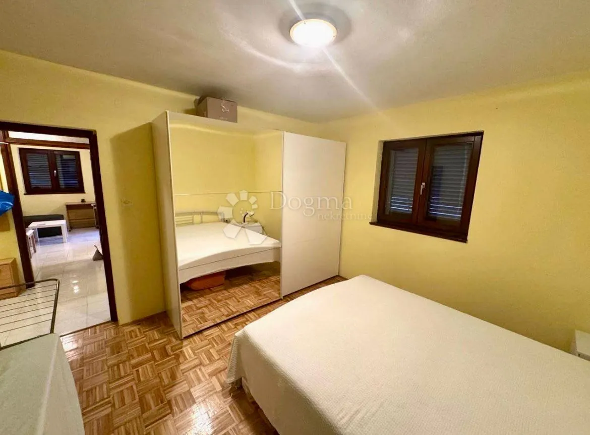 rabac – prizemni apartman s terasom i parkingom - slika 6