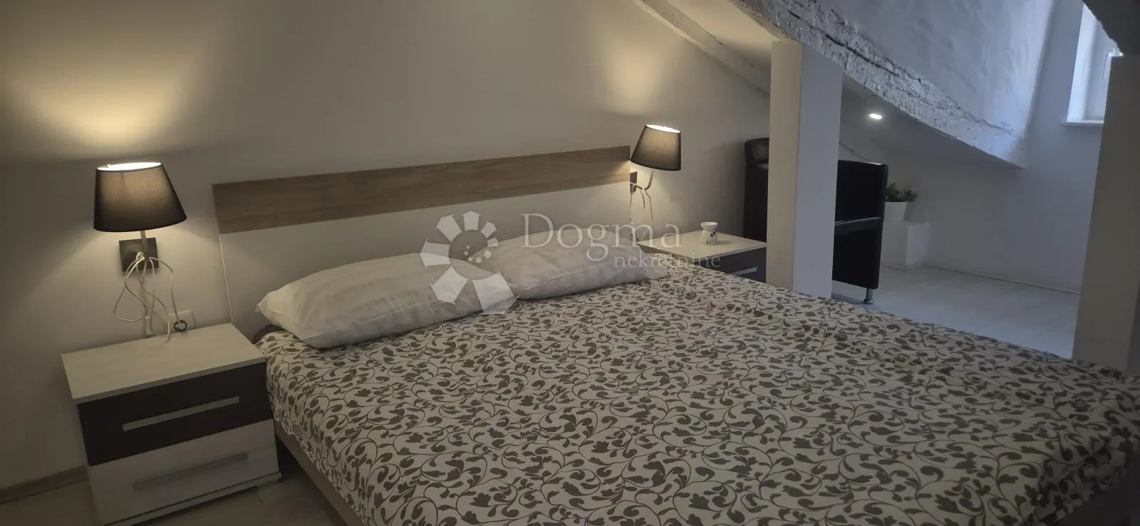 dva apartmana u strogom centru - slika 27