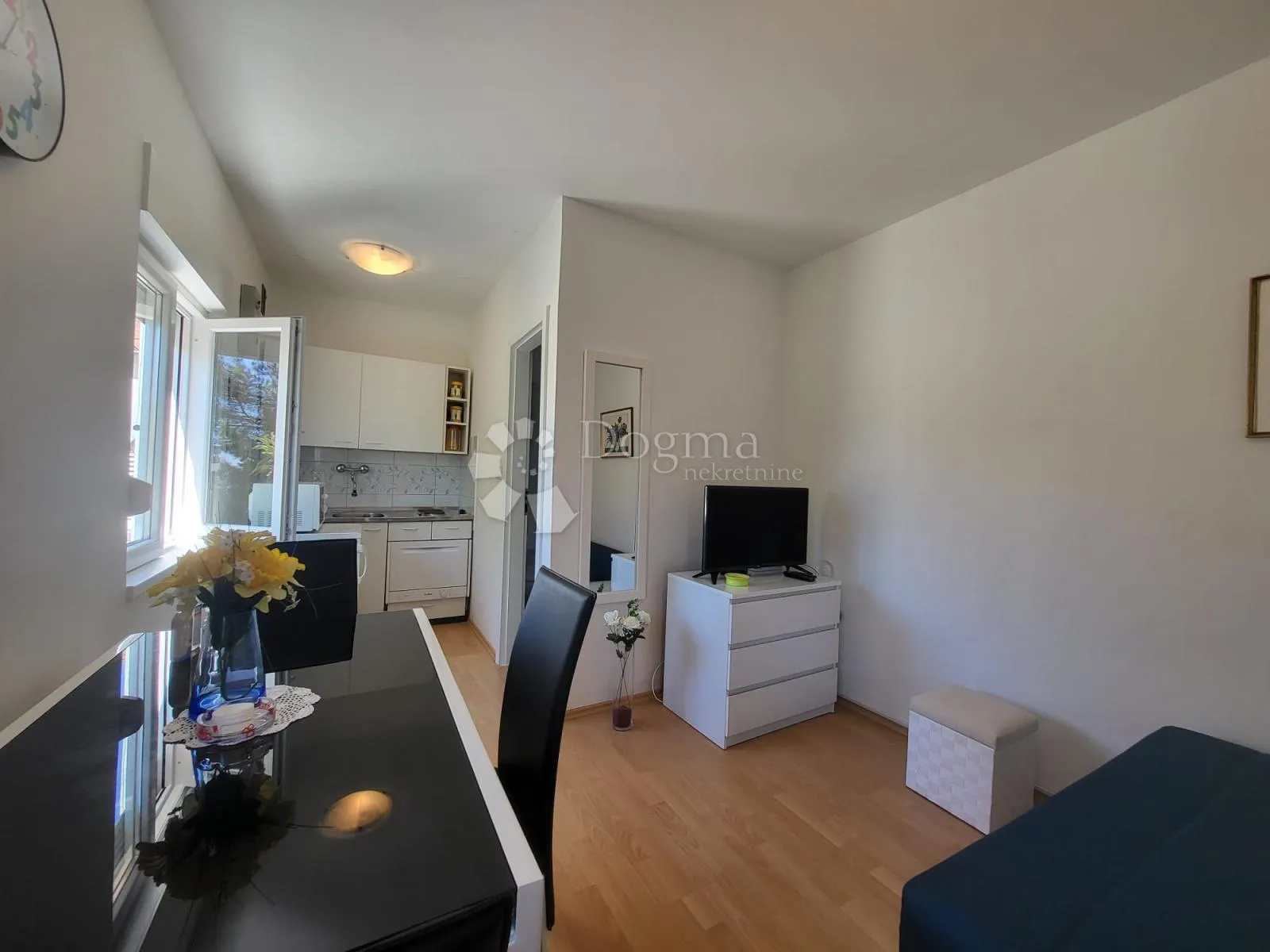 kompletno renoviran apartman s balkonom nadomak mora - barariga - slika 3