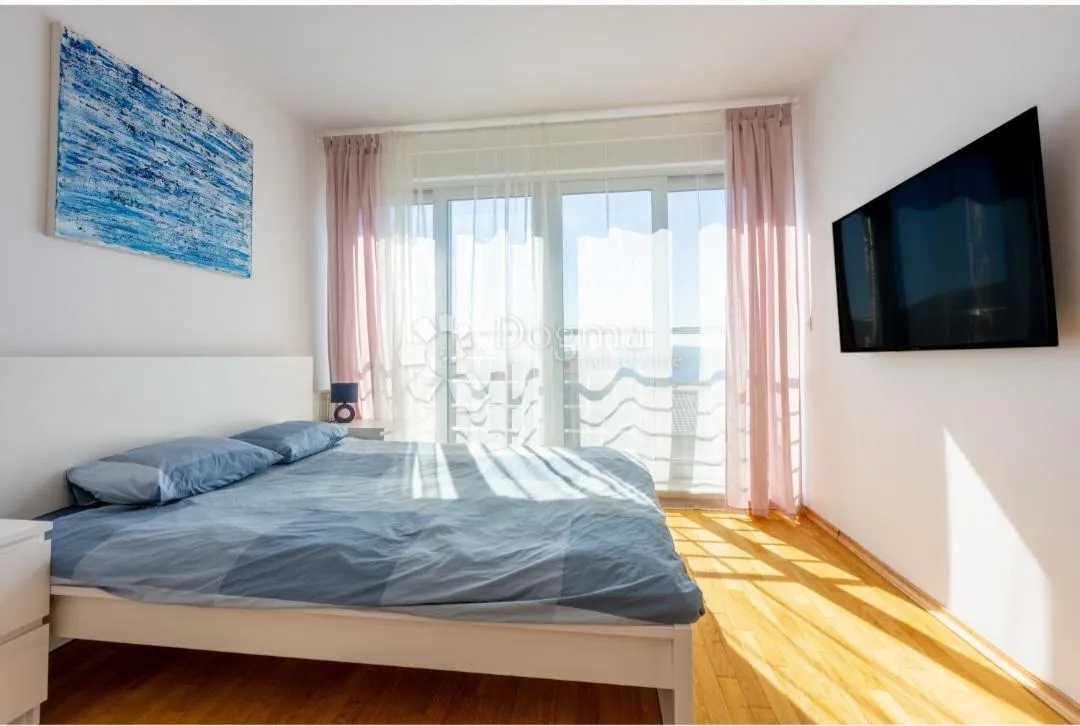 dvosoban stan /apartman u crikvenici! - slika 13
