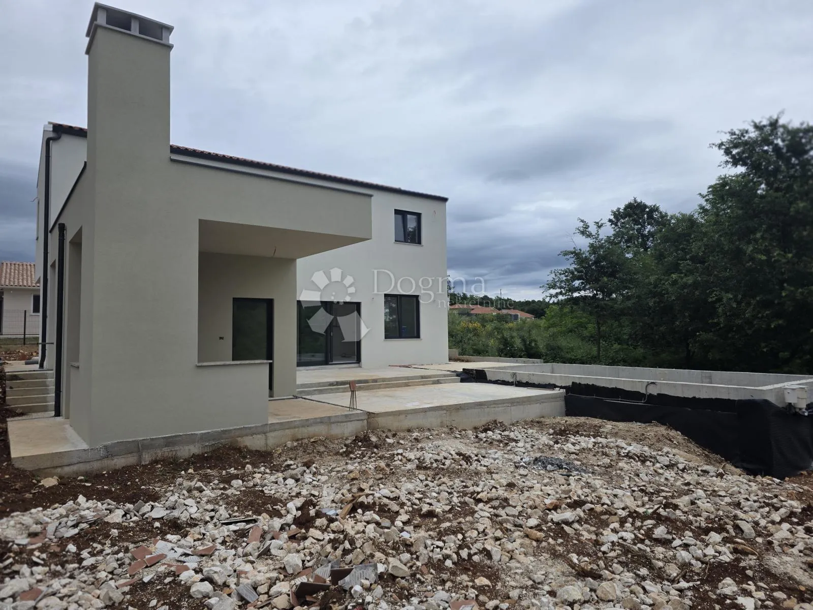 labin,okolica,moderna kuća u izgradnji sa dodatnom građevinskom parcelom - slika 6
