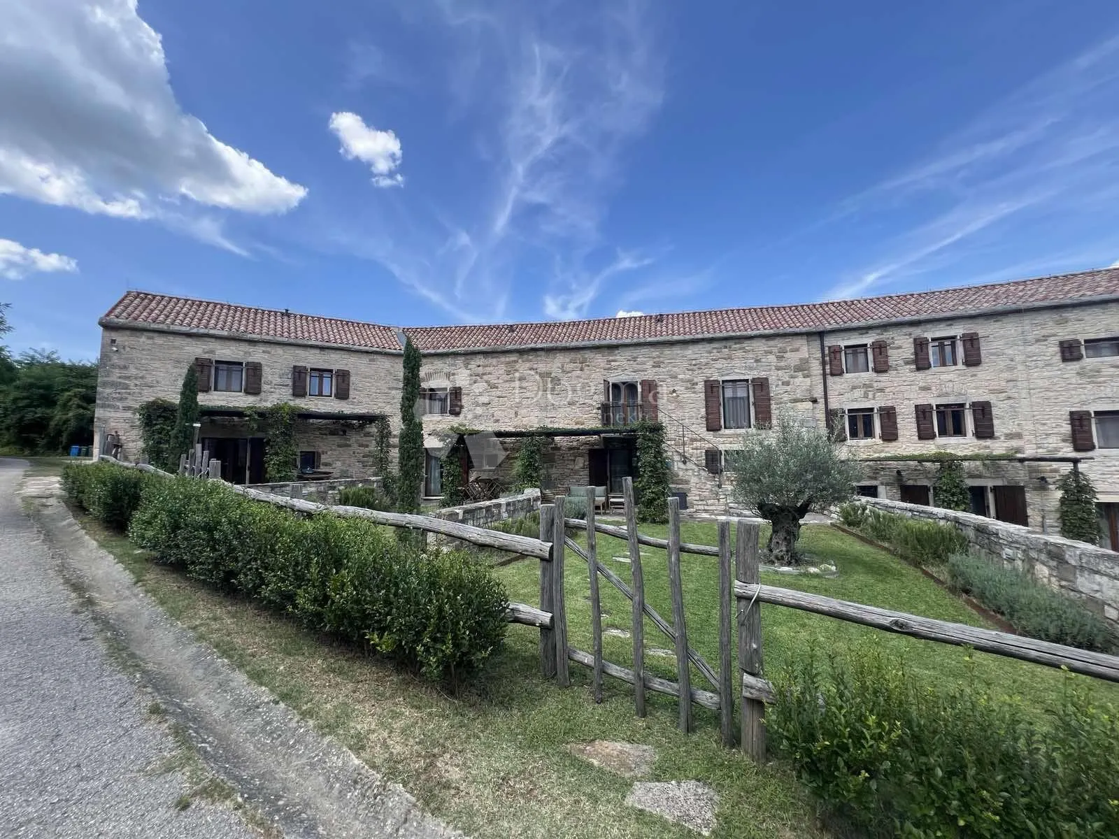 grožnjan istarska stancija sa 5 stambenih jedinica - slika 46