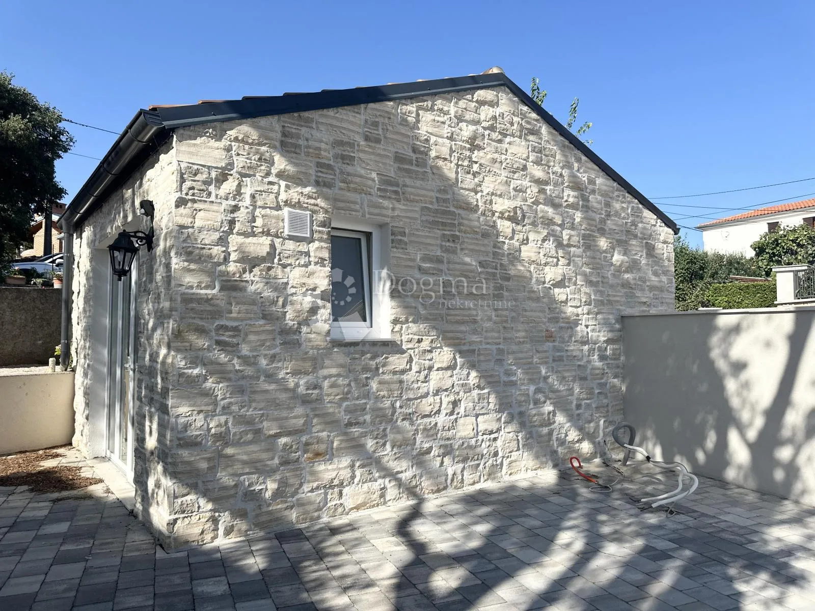 kamen villa u mirnom okruženju otoka krka - slika 26