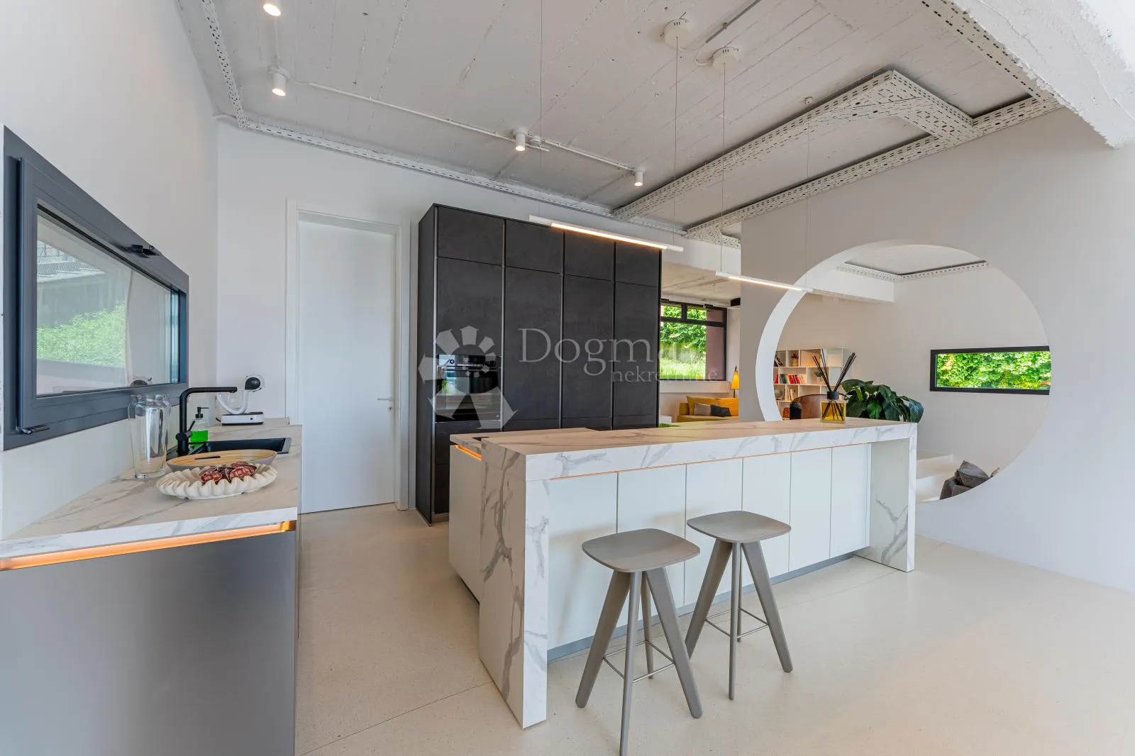 šestine – moderna vila 400 m² bazen zelenilo najam - slika 9