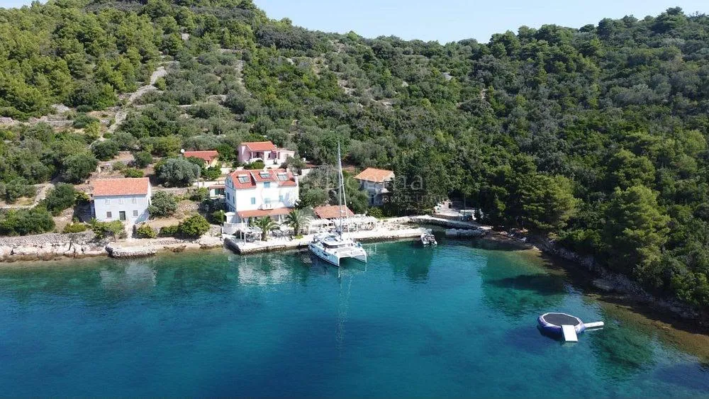 kuća 1. red morska oaza otoka vela rava - slika 1