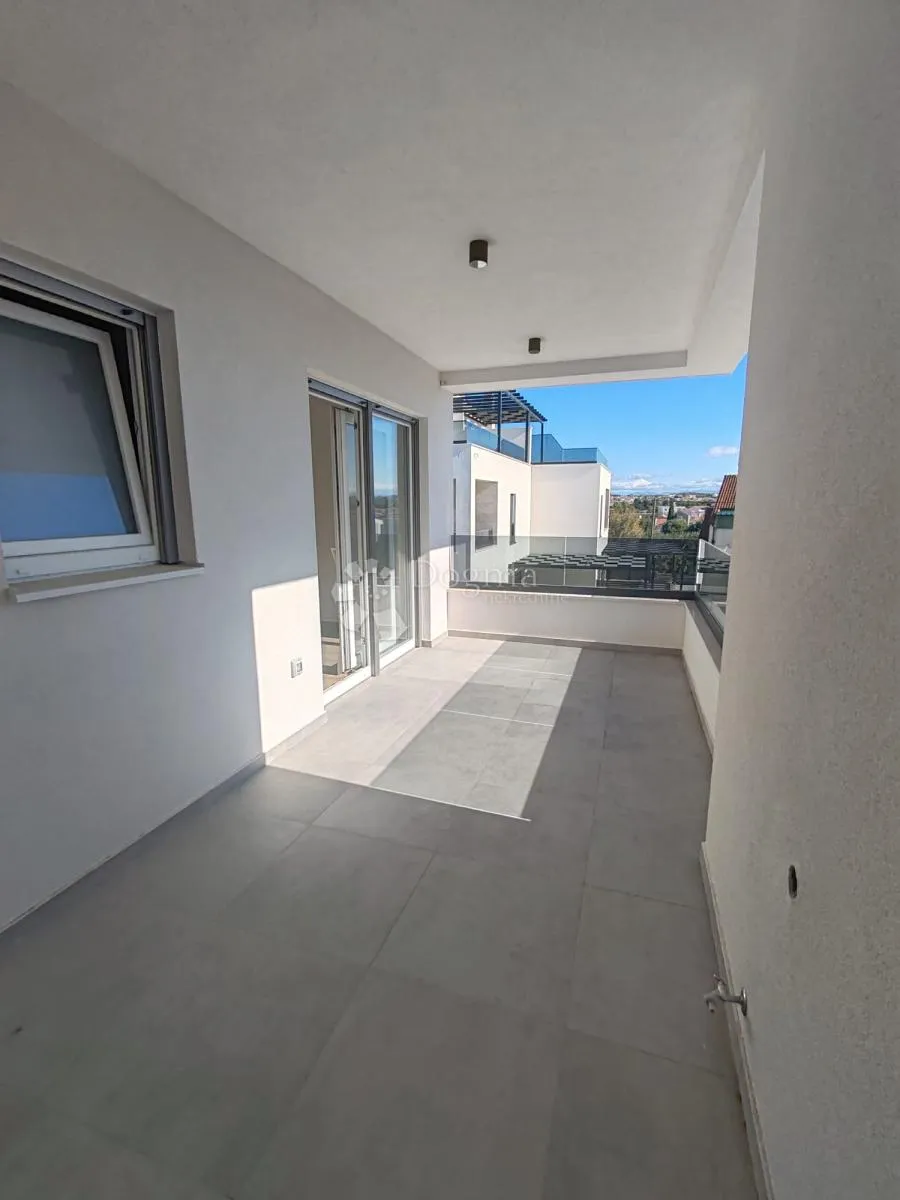vodice - novoizgrađena, atraktivna kuća s bazenom - slika 31