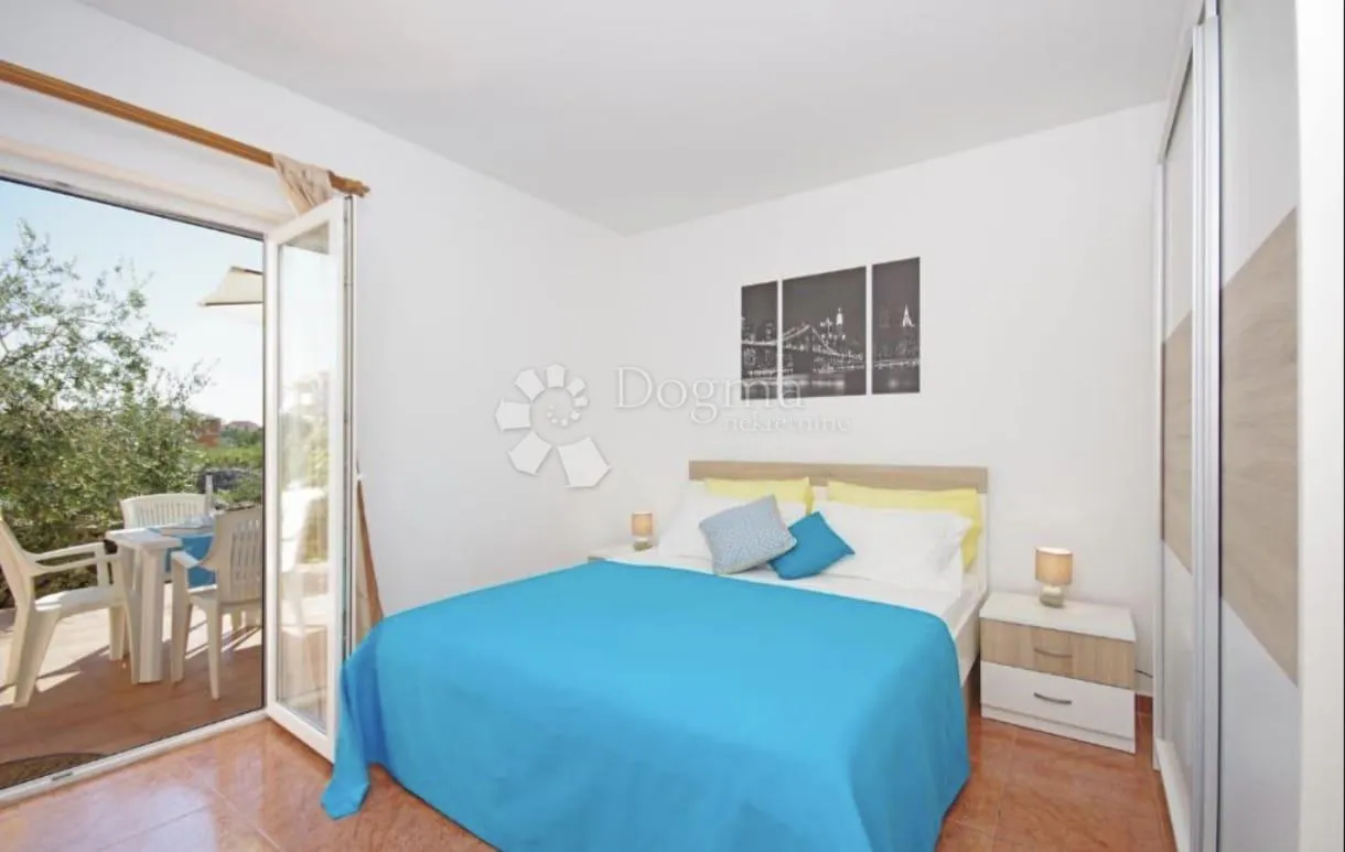 novalja, kuća sa četiri apartmana - slika 4