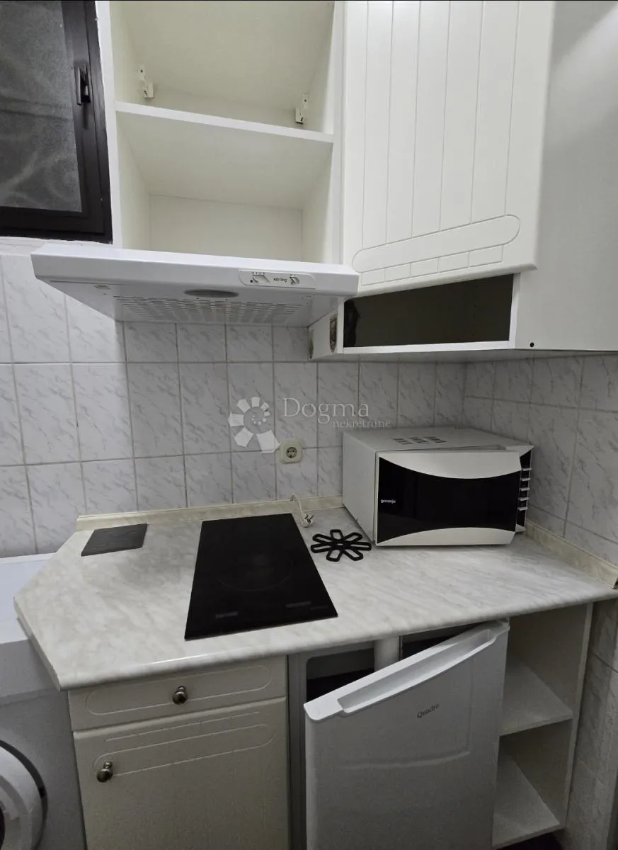 centar grada- stan za 1 osobu - slika 5