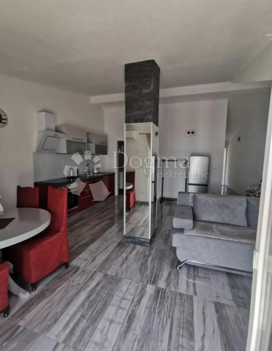 kuća s tri apartmana uz more - slika 11