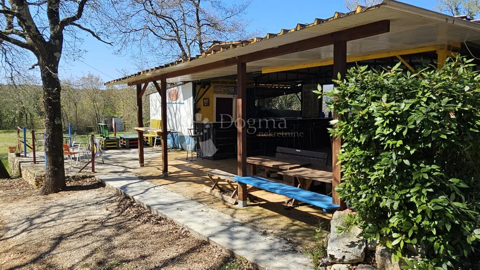 veliko imanje sa poslovnim prostorom i kućicom blizu mora - slika 2