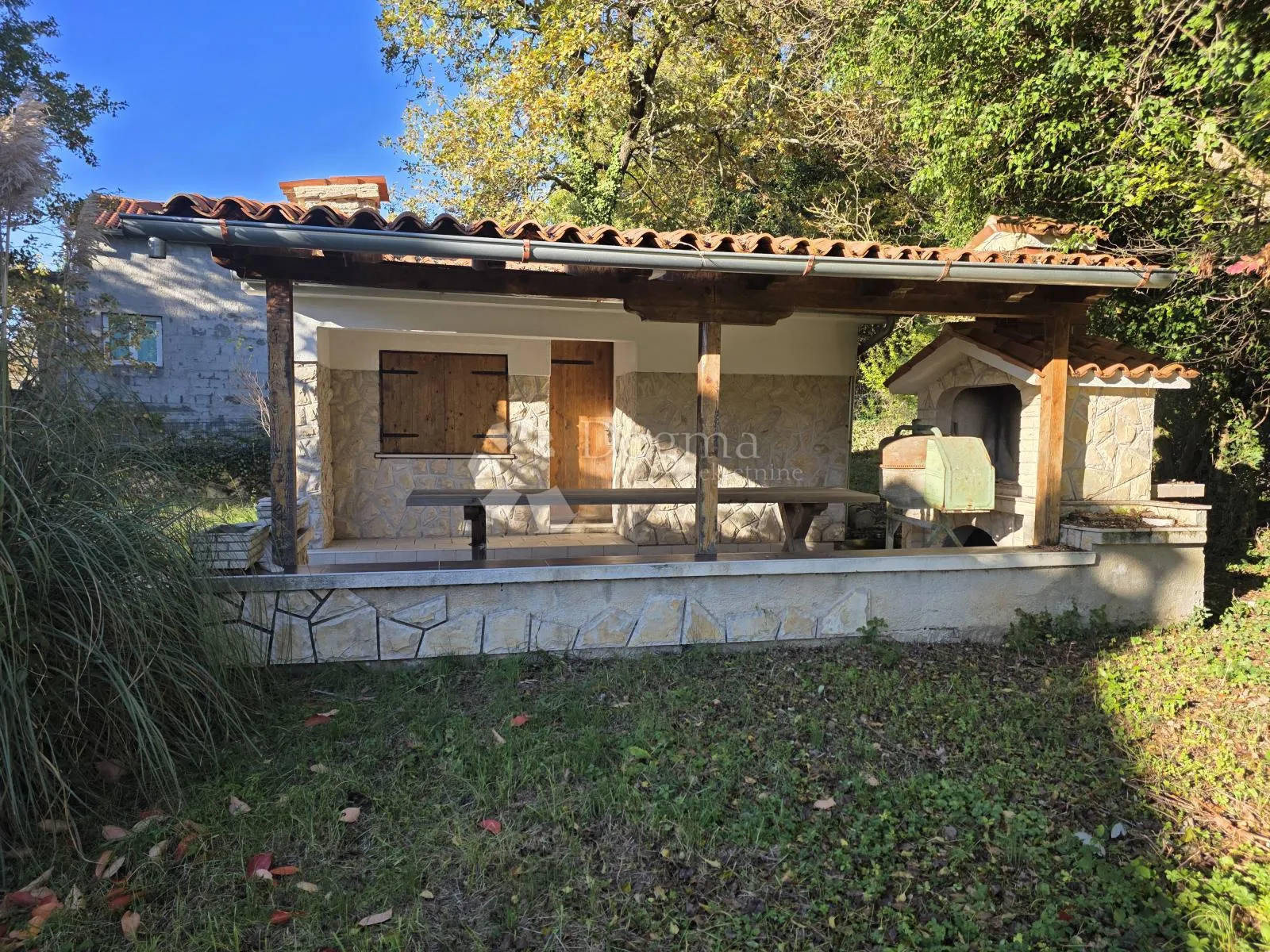 labin, kuća sa odvojenim studio apartmanom i garažom nedaleko labina - slika 19