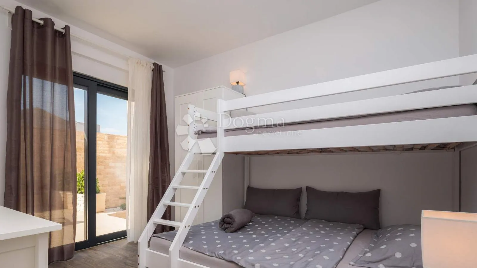 luksuzna villa na pagu - 150m od mora | visok prihod od najma - slika 19