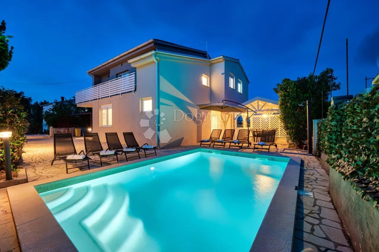villa s bazenom - 900 m od plaže - slika 35