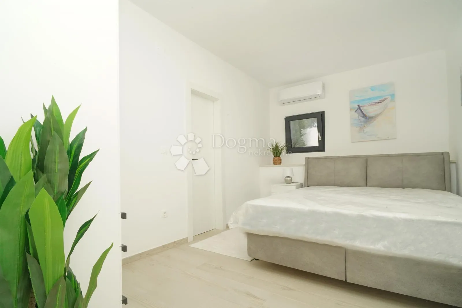 moderna kuća s 2 apartmana- kaštelir - slika 13