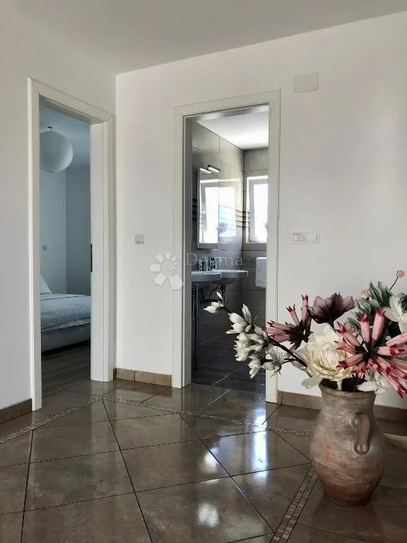kuća na pagu s velikim dvorištem - 310m2 - slika 35