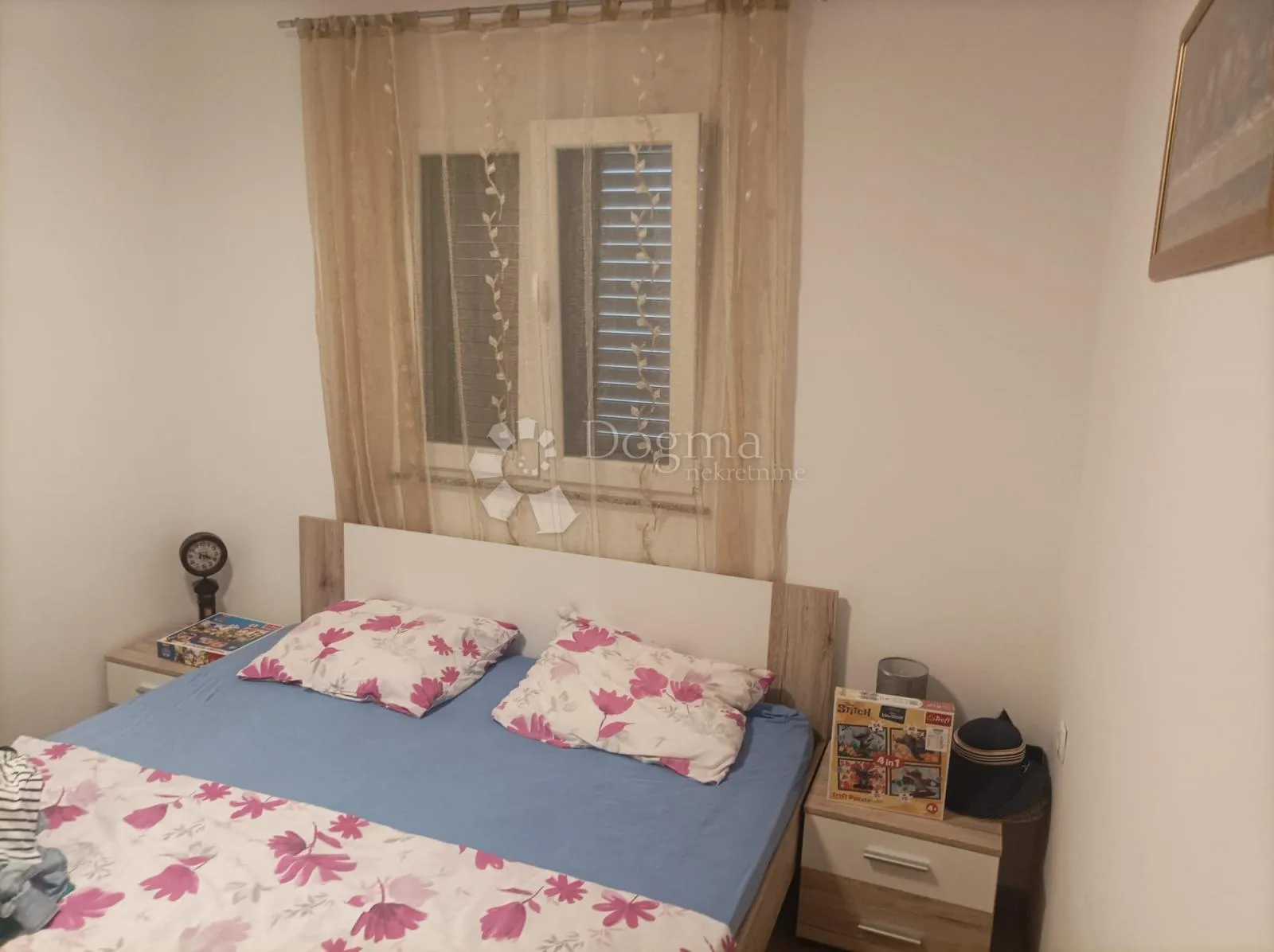 obrovac 2 apartmana 6sb + 2db ogromna okućnica - slika 15