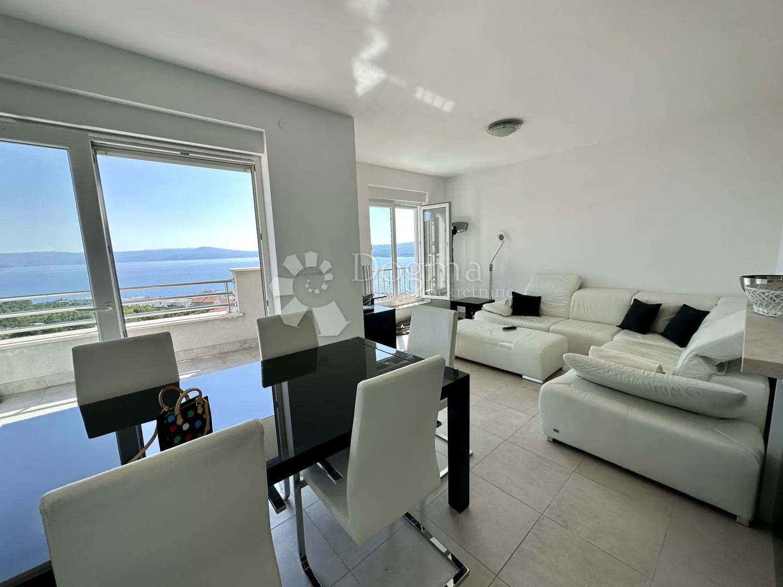 PRILIKA! Penthouse sa panormaskim pogledom i bazenom Crikvenica