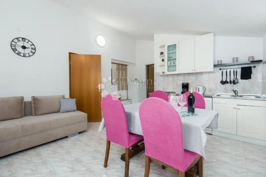 apartmanska kuća visokog potencijala 2 km od mora! - slika 12