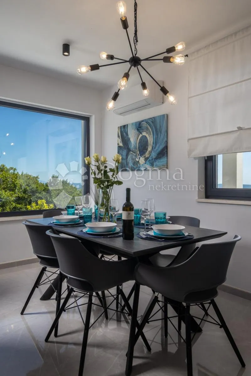 vila s bazenom - slika 9