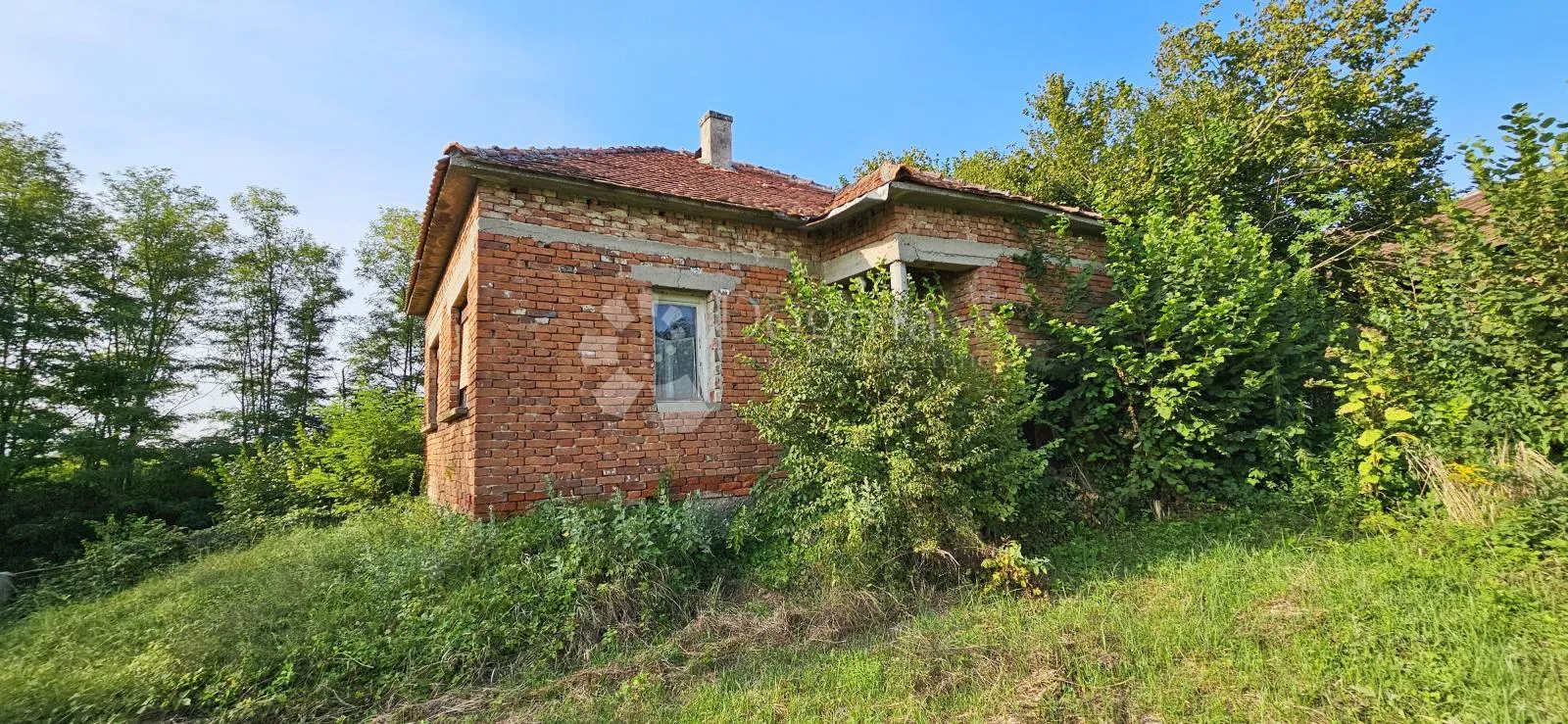 veliko građevinsko zemljište s kućom za rušenje - slika 2