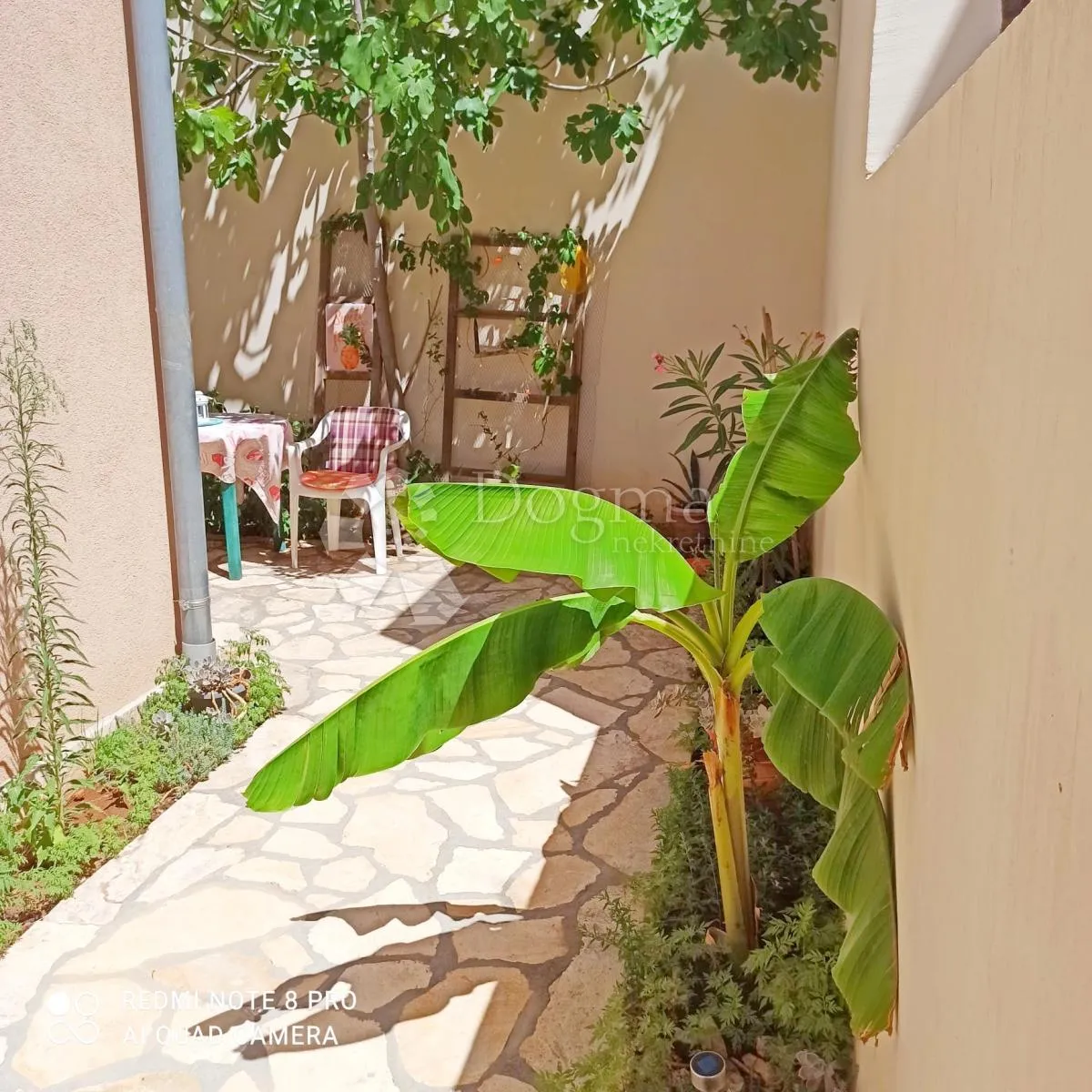 prodaja kuće 80m od mora, 6 apartmana - slika 8