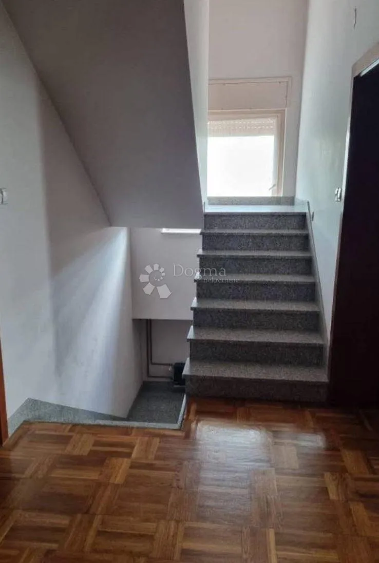 brckovljani 345 m2 + 978 m2 zemlje, obiteljska kuća - slika 3
