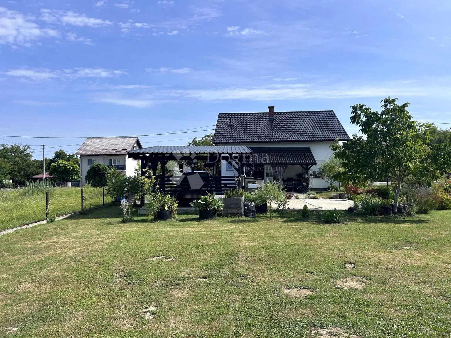 križ, obnovljena kuća bez ulaganja, 2 spavaće sobe, 1.199 m² okućnice - slika 2
