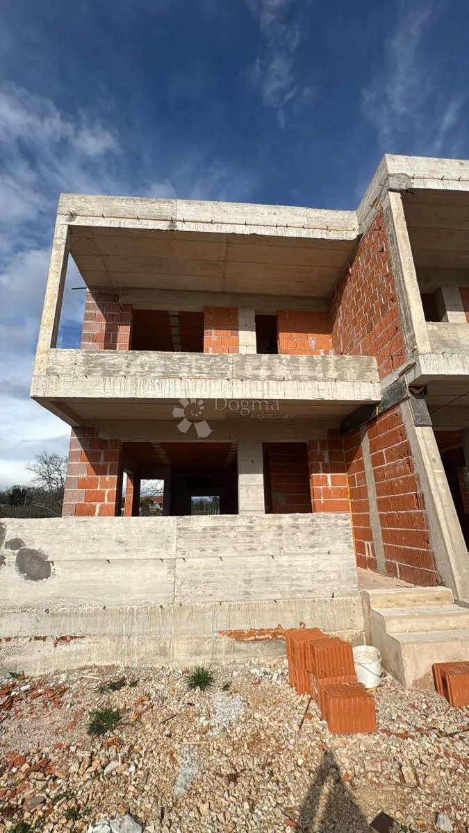 poličnik: vila s bazenom za novi početak - slika 13