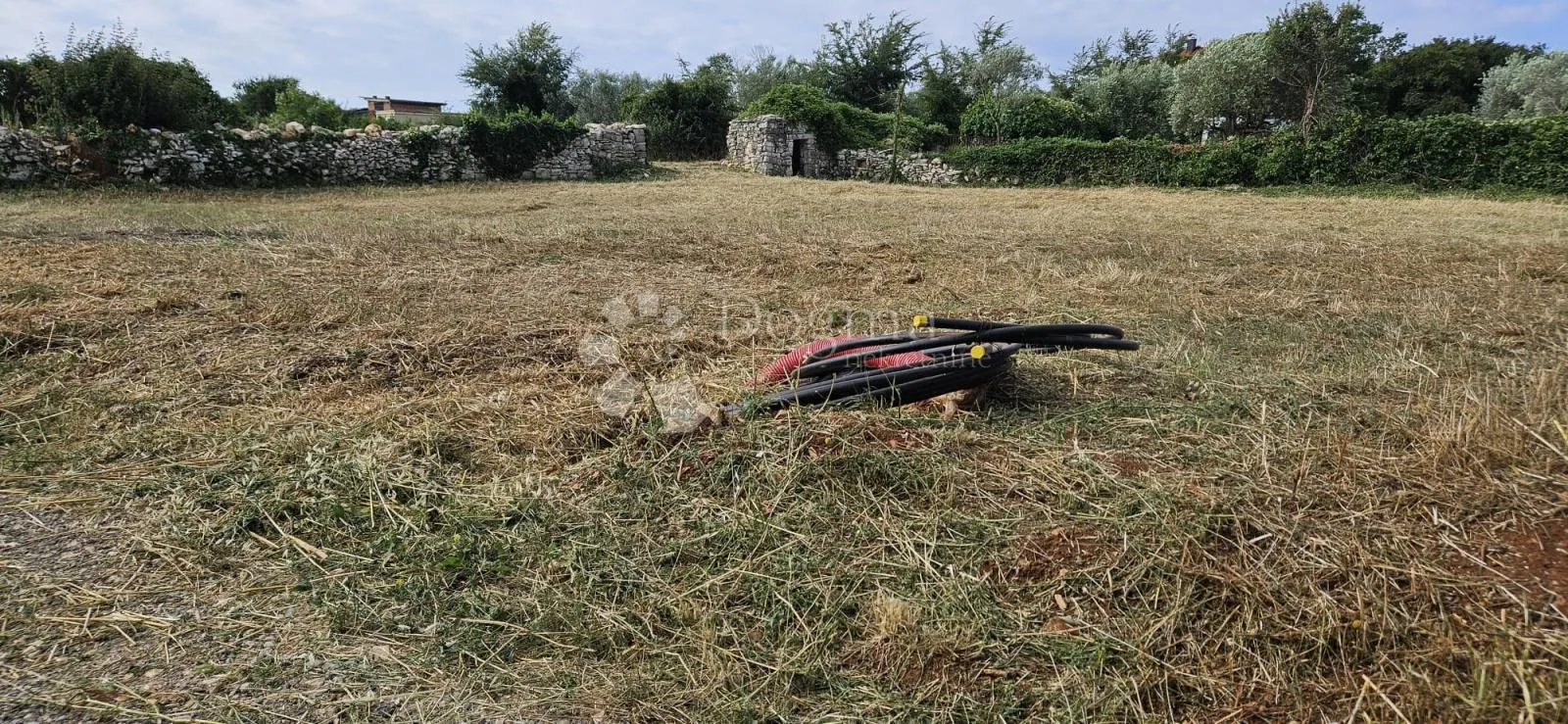 atraktivno zemljište idealno za višestambenu gradnju - slika 2