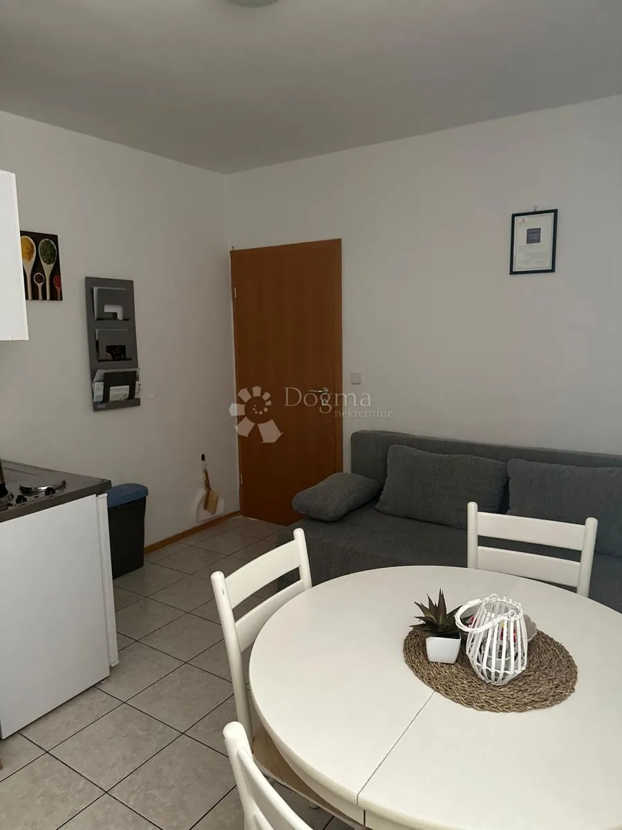 vodice – kuća s 6 apartmana blizu mora - slika 2