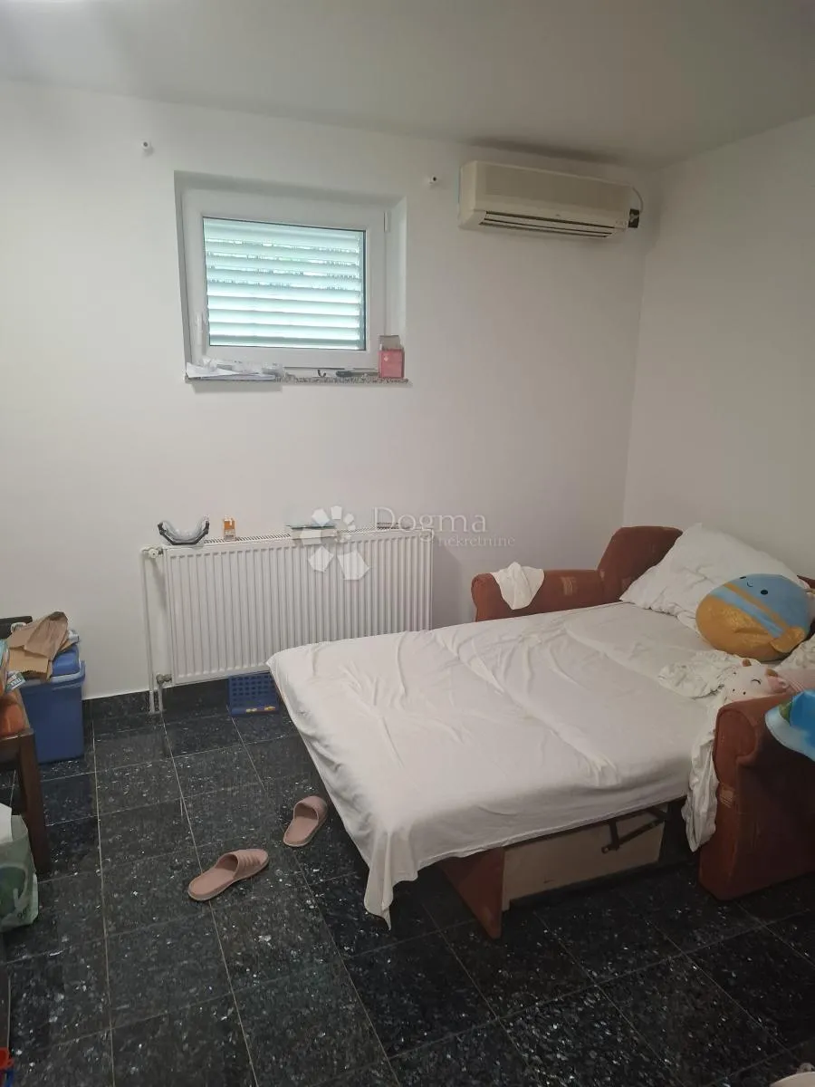 stan 130m od mora- povljana - slika 9