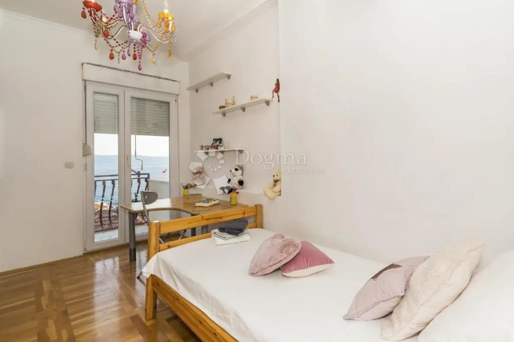 prodaja dva zasebna apartmana s pogledom na more - slika 29